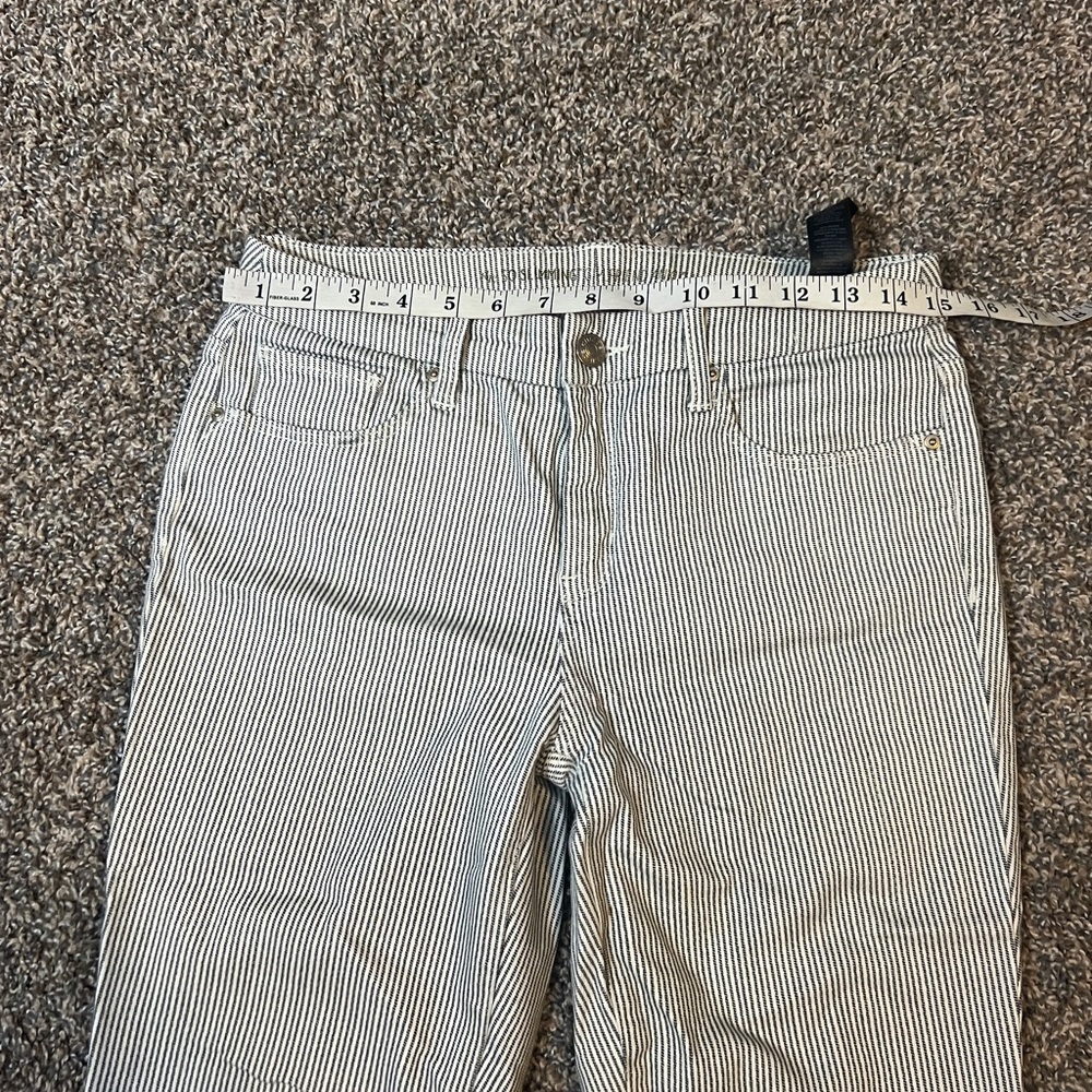 Chico's Ankle Cropped Jeans Girlfriend Sliming with Rolled Cuffs size 4 small - Picture 10 of 15